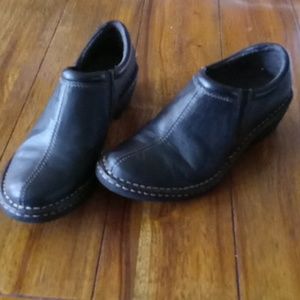 Eastland woman's clogs